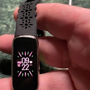 Fitbit luxe. Platinum